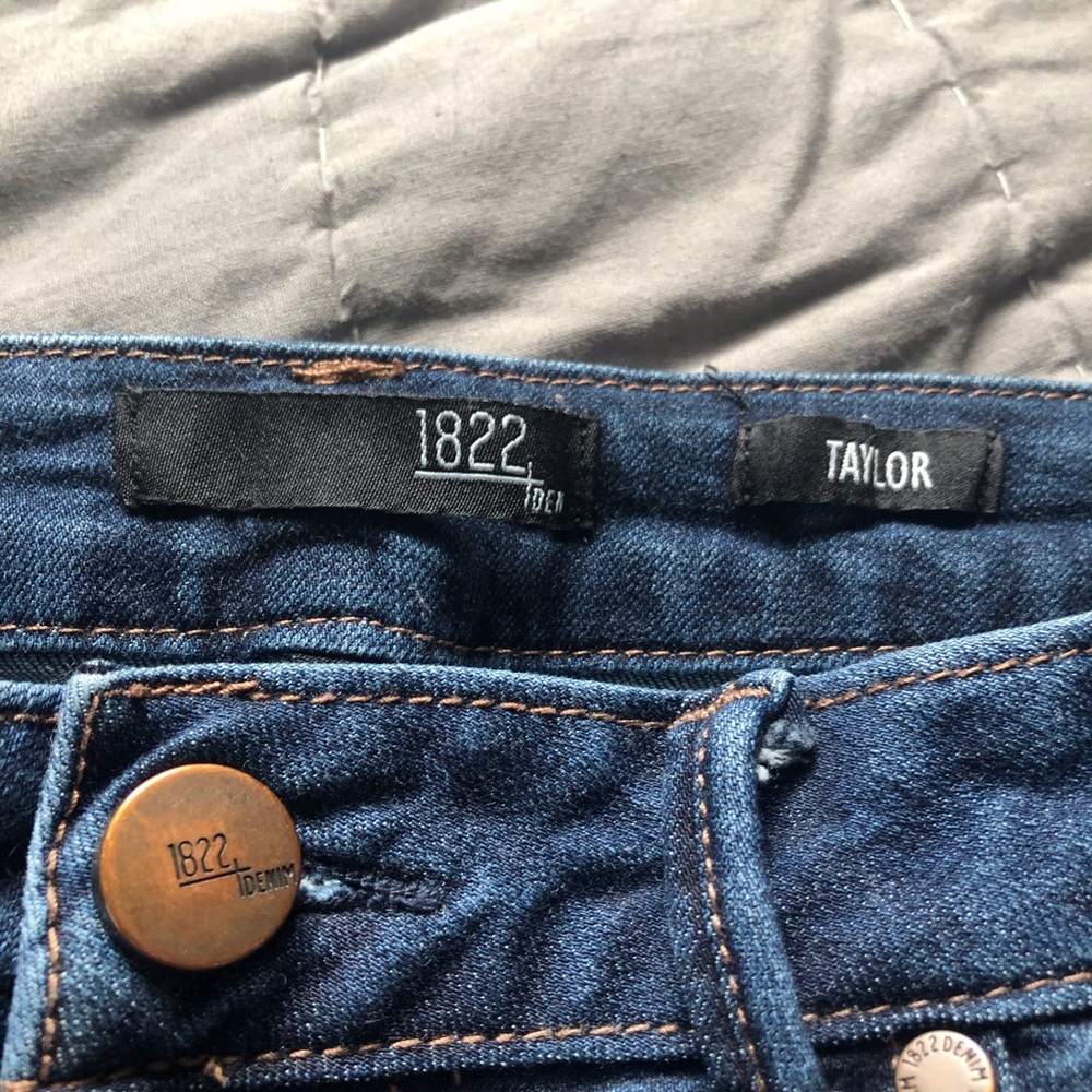 Cropped denim jeans, so comfy!